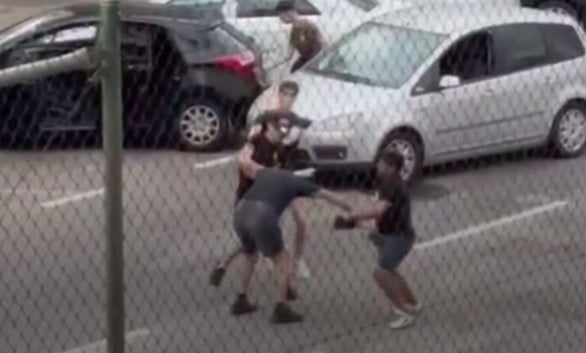 Detenidos los 4 jóvenes que pegaron en plena calle a un hostelero en Gandia Detenidos los 4 jóvenes que pegaron en plena calle a un hostelero en Gandia