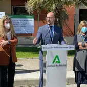 Instantes del comienzo de las obras en Valdelagrana con su alcalde, Germán Beardo Instantes del comienzo de las obras en Valdelagrana con su alcalde, Germán Beardo