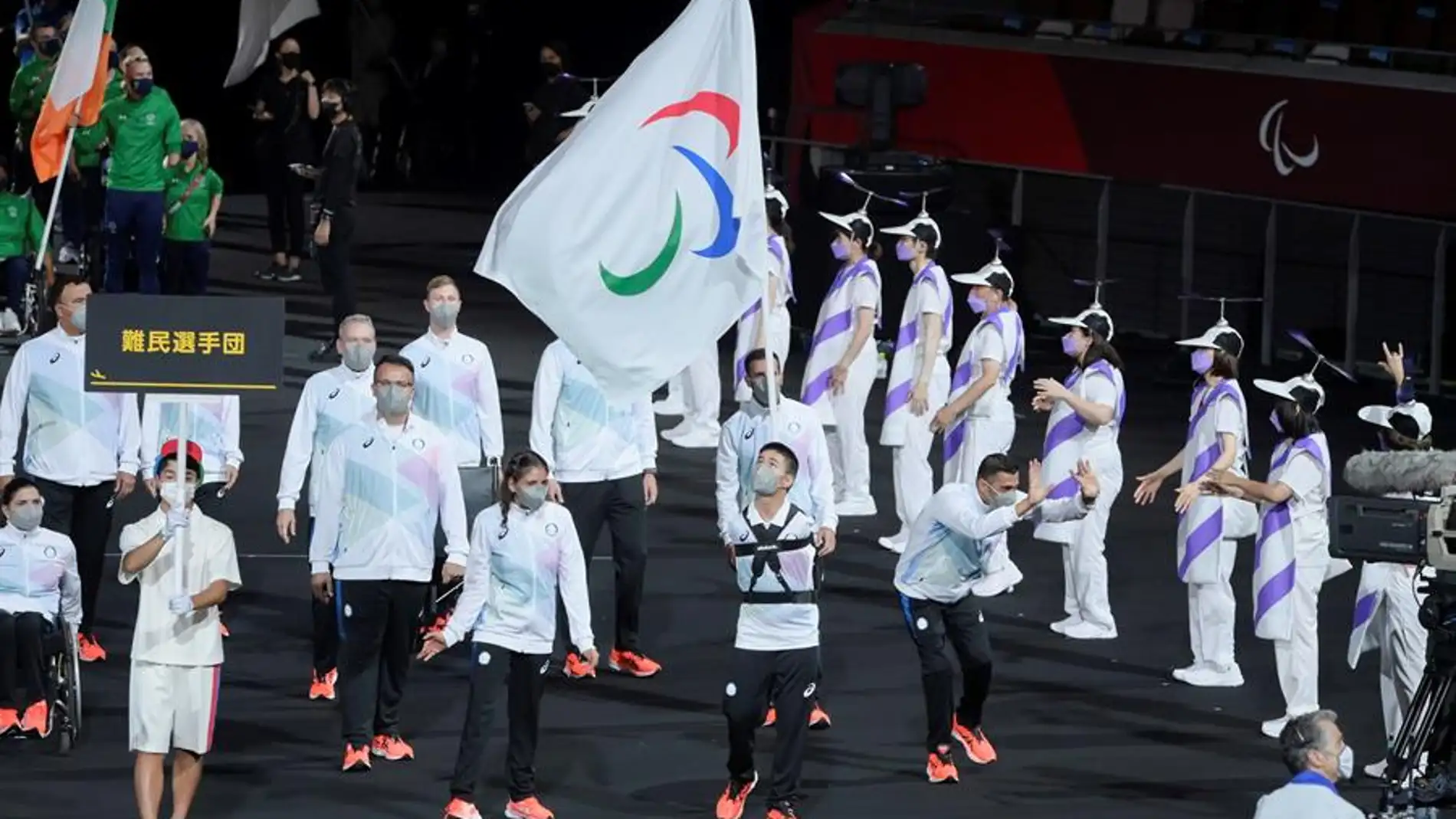La dura historia tras Abba Karimi, el abanderado de los refugiados en los Juegos Paralímpicos