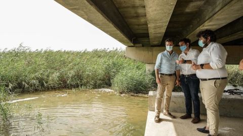 Casado exige al Gobierno central que impida los vertidos al Mar Menor Casado exige al Gobierno central que impida los vertidos al Mar Menor