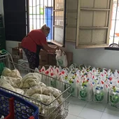 Con este segundo contrato extraordinario de emergencia ya se han entregado más de 23.000 lotes de alimentos. Con este segundo contrato extraordinario de emergencia ya se han entregado más de 23.000 lotes de alimentos.