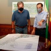 Víctor Mora y Javier Gómez Porrúa, alcalde y primer teniente de alcalde del Ayuntamiento de Sanlúcar