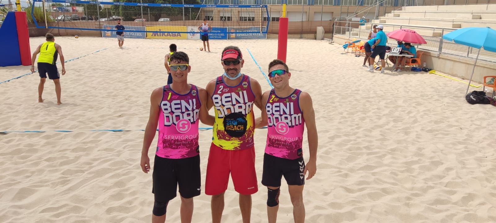 Terminan las competiciones de voley playa con buenos resultados para los equipos base del Playa Poniente Benidorm Terminan las competiciones de voley playa con buenos resultados para los equipos base del Playa Poniente Benidorm