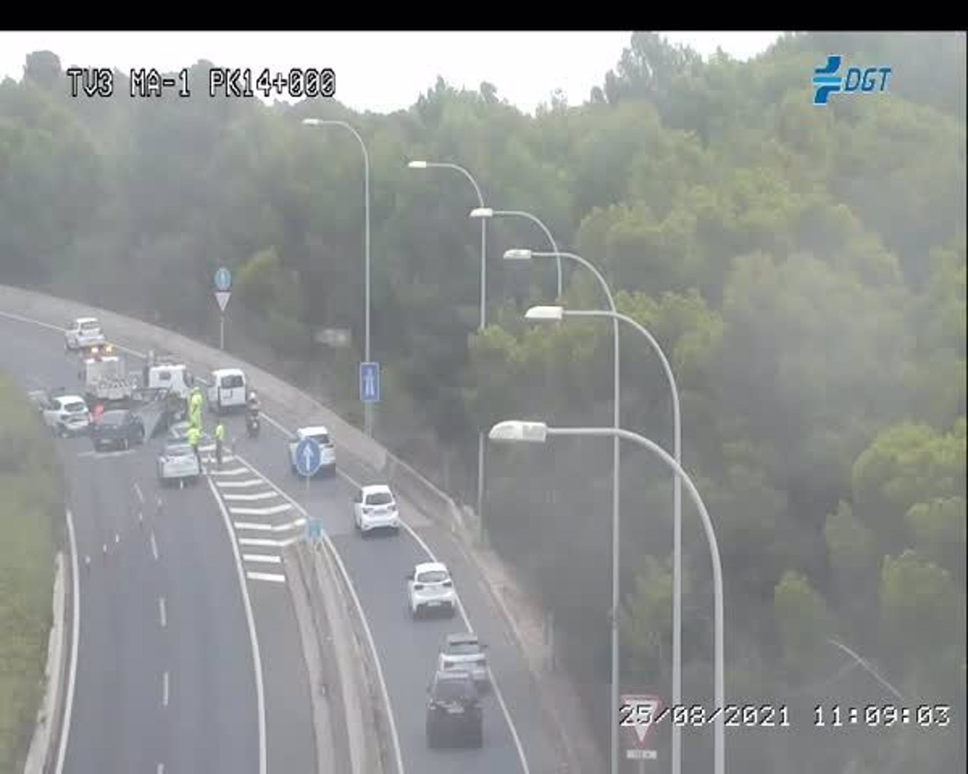 Dos heridos graves tras un choque entre tres vehículos en la Ma-1 Dos heridos graves tras un choque entre tres vehículos en la Ma-1