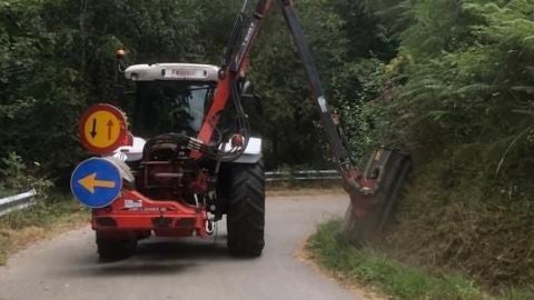 Trabajos del Plan Anual de Desbroces en caminos de Cangas del Narcea