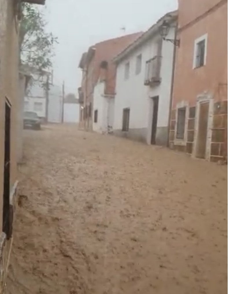 Múltiples destrozos en Jabalera (Cuenca) tras una tormenta que descargó 200 litros por metro cuadrado Múltiples destrozos en Jabalera (Cuenca) tras una tormenta que descargó 200 litros por metro cuadrado