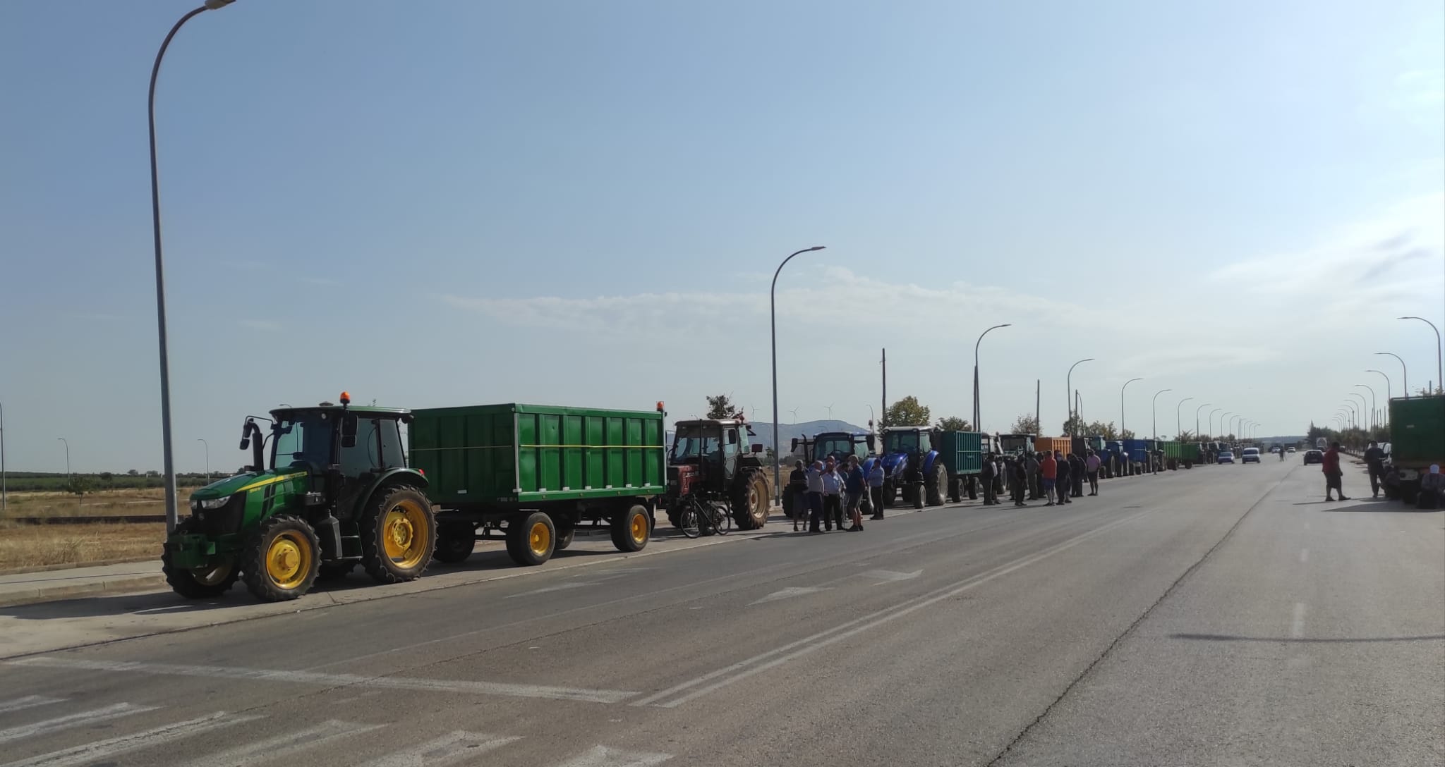 Decenas de agricultores piden en Valdepeñas un incremento de los precios de la uva Decenas de agricultores piden en Valdepeñas un incremento de los precios de la uva
