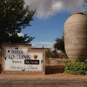 Bodegas Los Llanos de Valdepeñas pertenecientes al grupo García Carrión Bodegas Los Llanos de Valdepeñas pertenecientes al grupo García Carrión