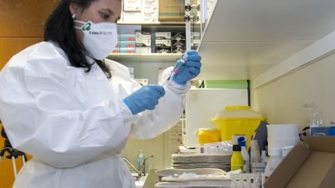 Euskadi registra 25 nuevos fallecidos por covid mientras sigue descendiendo la incidencia acumulada