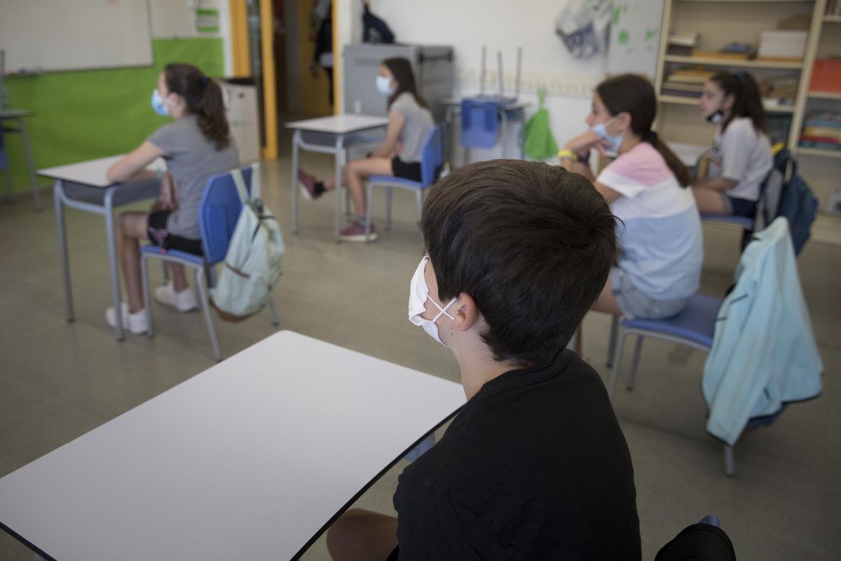 CLM mantendrá las mismas medidas sanitarias del anterior curso escolar “por ser una de las claves de su éxito” CLM mantendrá las mismas medidas sanitarias del anterior curso escolar “por ser una de las claves de su éxito”