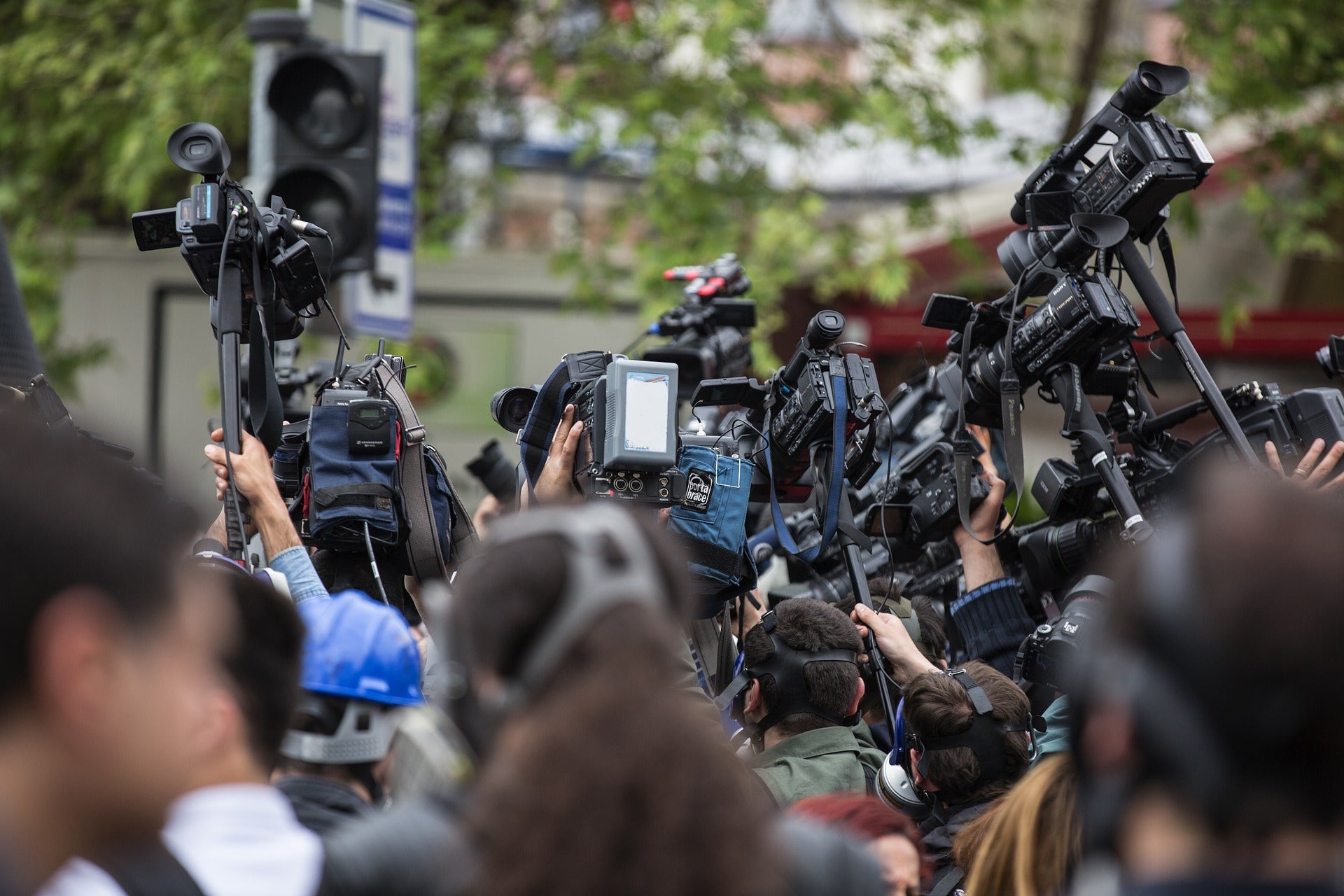 ¿Qué papel juegan los medios de comunicación en situaciones de conflicto como el de Afganistán? ¿Qué papel juegan los medios de comunicación en situaciones de conflicto como el de Afganistán?