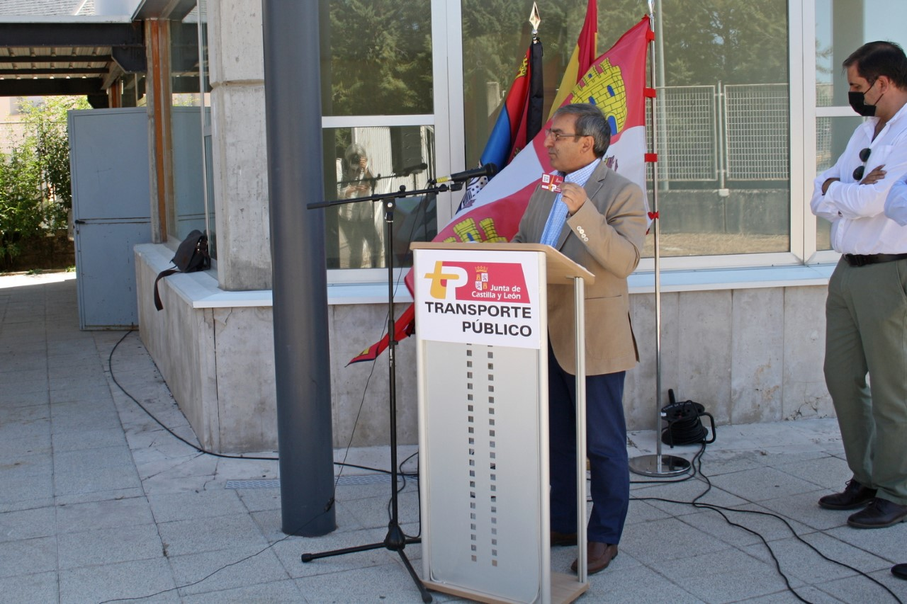 La Junta presenta un nuevo bono rural de transporte La Junta presenta un nuevo bono rural de transporte