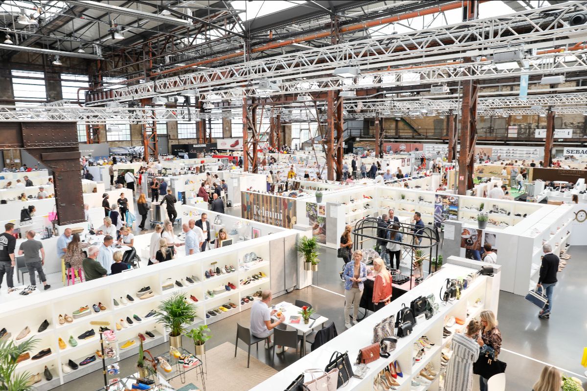 Más de veinte empresas de Elche, presentes en la feria de Düsseldorf Más de veinte empresas de Elche, presentes en la feria de Düsseldorf