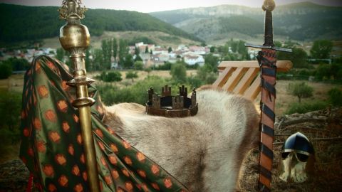 Vestimenta y enseres para recordar el pasado medieval 