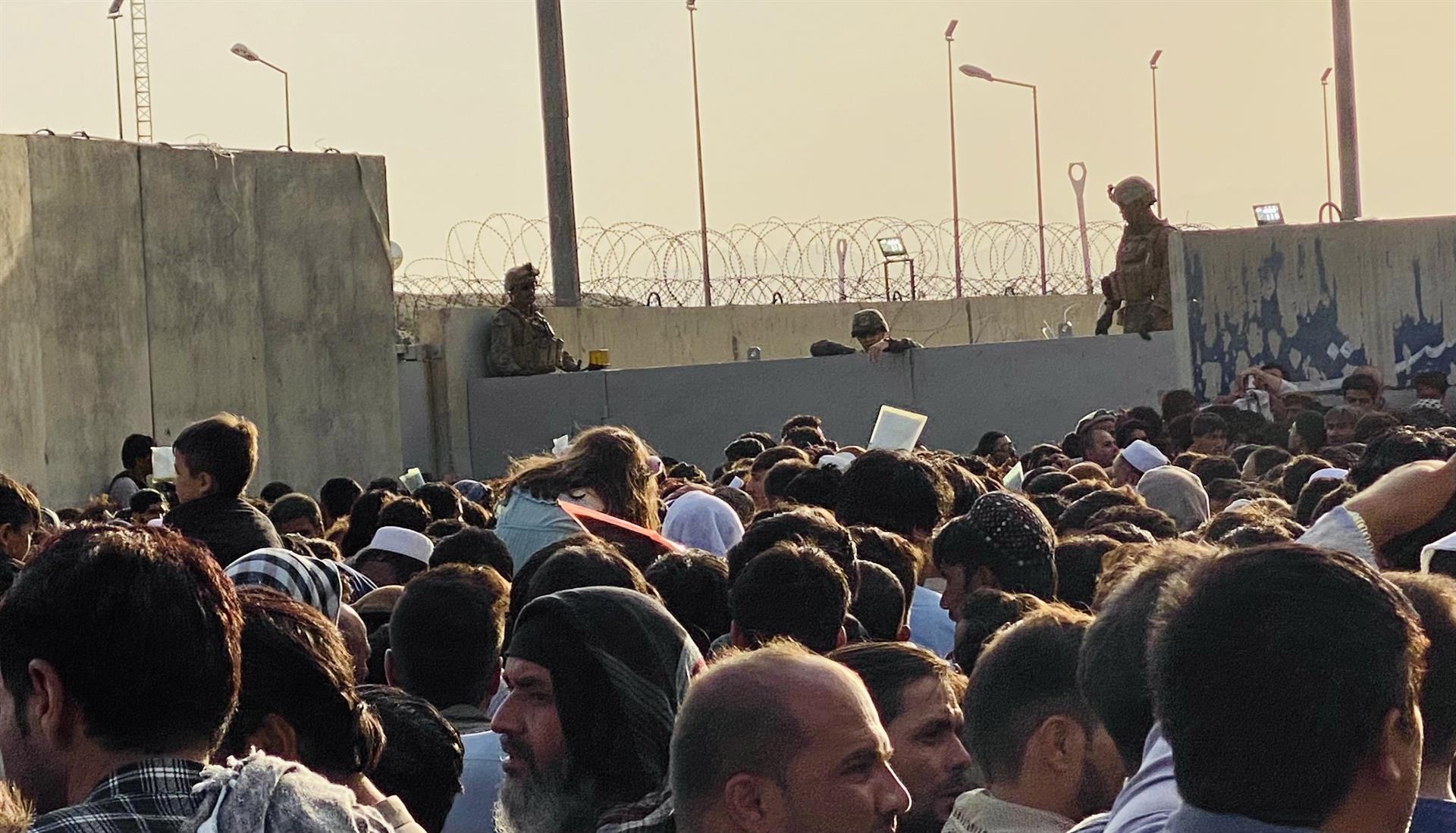 EEUU, Reino Unido y Australia alertan de una "alta amenaza terrorista" en el aeropuerto de Kabul EEUU, Reino Unido y Australia alertan de una "alta amenaza terrorista" en el aeropuerto de Kabul
