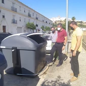 Instantes de una visita para conocer los nuevos contenedores que se están instalando en los barrios Instantes de una visita para conocer los nuevos contenedores que se están instalando en los barrios