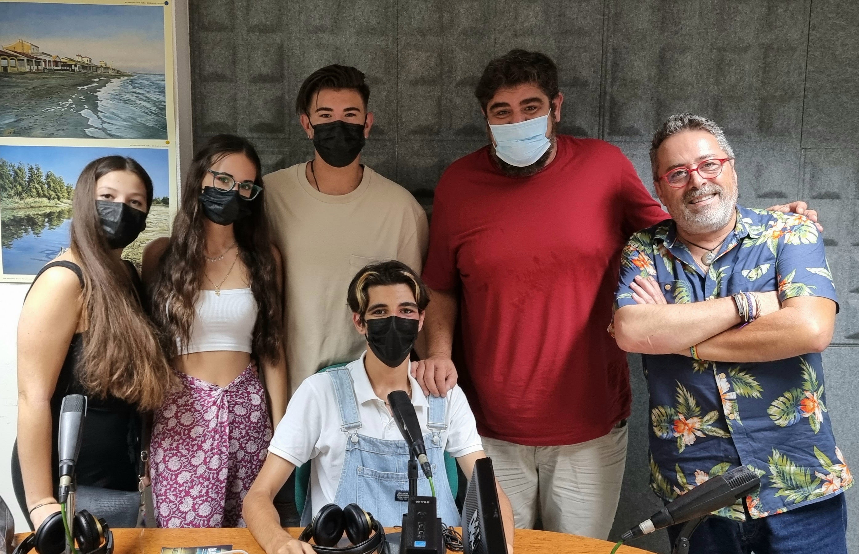 Una producción de La Cueva de Melpómene realizada con alumnos y alumnas de artes escénicas de Torrevieja Una producción de La Cueva de Melpómene realizada con alumnos y alumnas de artes escénicas de Torrevieja