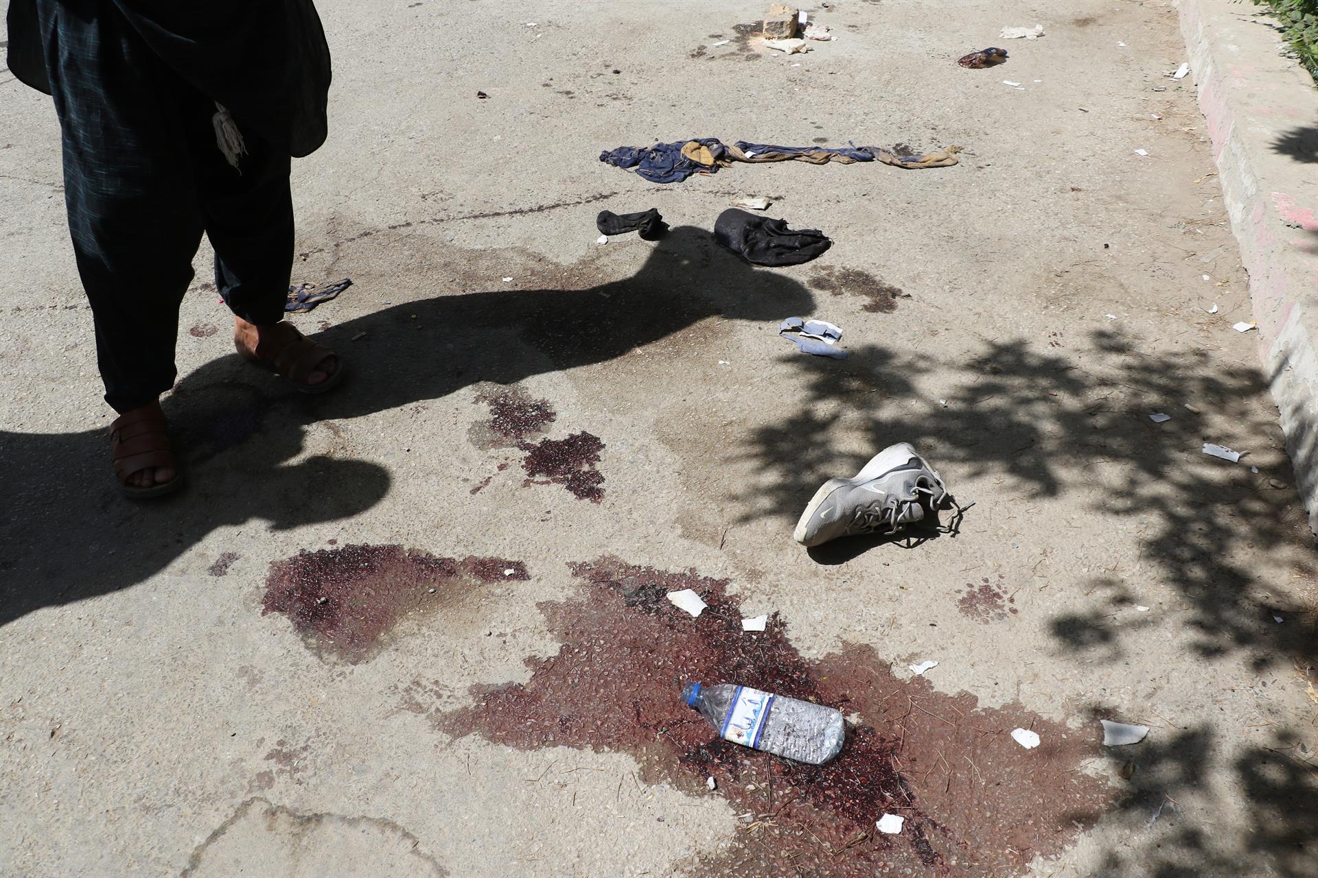 Varios muertos y heridos a causa de un doble atentado perpetrado por el Estado Islámico en el aeropuerto de Kabul Varios muertos y heridos a causa de un doble atentado perpetrado por el Estado Islámico en el aeropuerto de Kabul