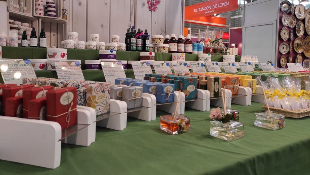 En la feria hay productos de higiene, cuero, madera, vidrio, textil, metal o cerámica, entre otros