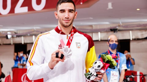 Sergio Ibáñez con su medalla de plata en los Juegos Paralímpicos de Tokio