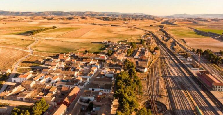 Cultura declara Bien de Relevancia Local el poblado ferroviario de La Encina en Villena Cultura declara Bien de Relevancia Local el poblado ferroviario de La Encina en Villena