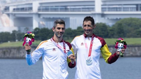 Héctor Catalá y Gustavo Rodríguez con su medalla de plata