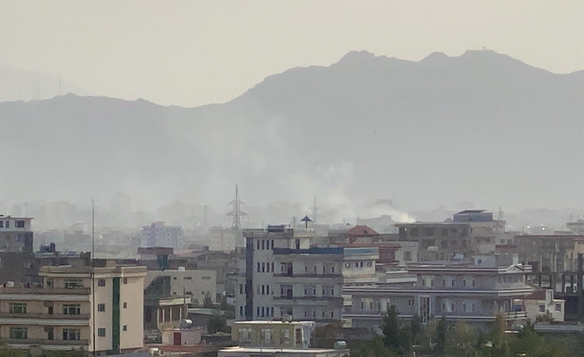 Nueva explosión en Kabul: un cohete impacta contra un edificio próximo al aeropuerto Nueva explosión en Kabul: un cohete impacta contra un edificio próximo al aeropuerto