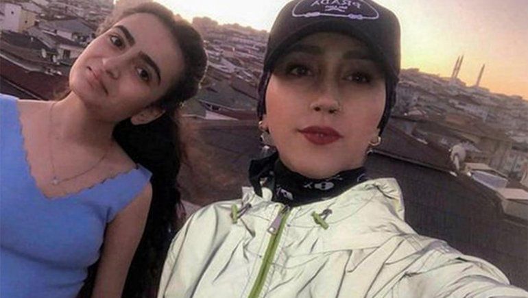 Muere la tiktoker Kubra Dogan tras caer de un edificio de 50 metros mientras grababa un vídeo Muere la tiktoker Kubra Dogan tras caer de un edificio de 50 metros mientras grababa un vídeo