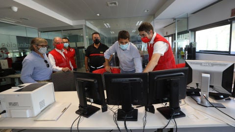 Carlos Mazón en la sala de operaciones de Cruz Roja Provincial Carlos Mazón en la sala de operaciones de Cruz Roja Provincial