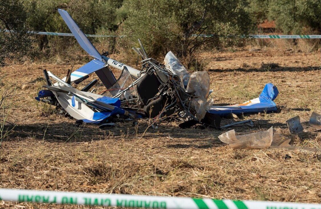 Fallecen dos personas al estrellarse la avioneta en la que viajaban Fallecen dos personas al estrellarse la avioneta en la que viajaban