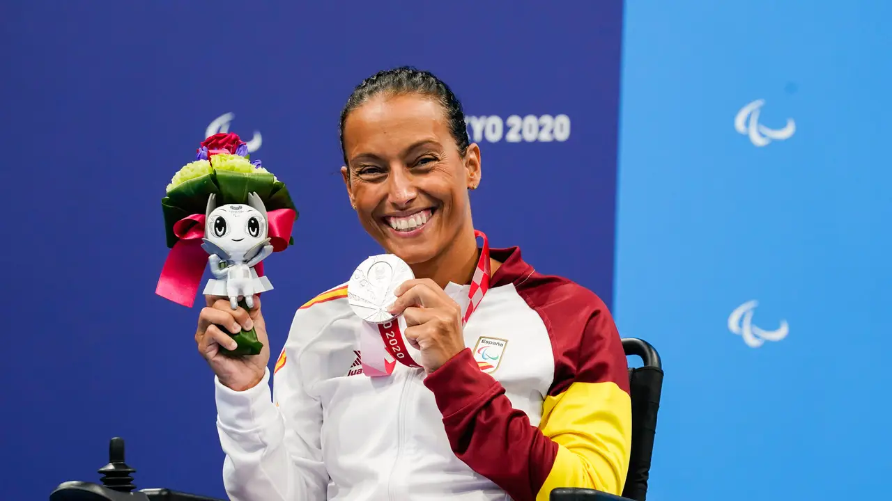 Teresa Perales con su medalla de plata en Tokio 2020 Teresa Perales con su medalla de plata en Tokio 2020