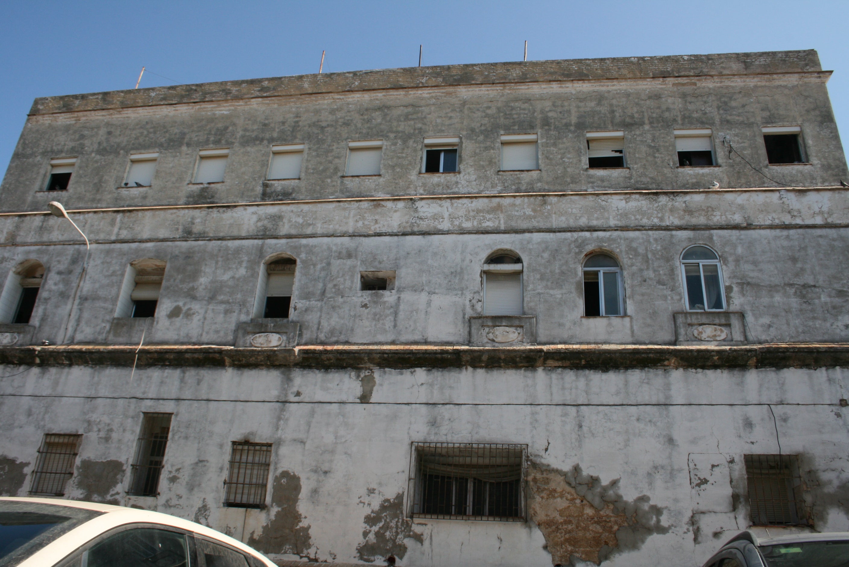 El Ayuntamiento actúa en la antigua residencia Joaquina Vedruna "ante su abandono" El Ayuntamiento actúa en la antigua residencia Joaquina Vedruna "ante su abandono"