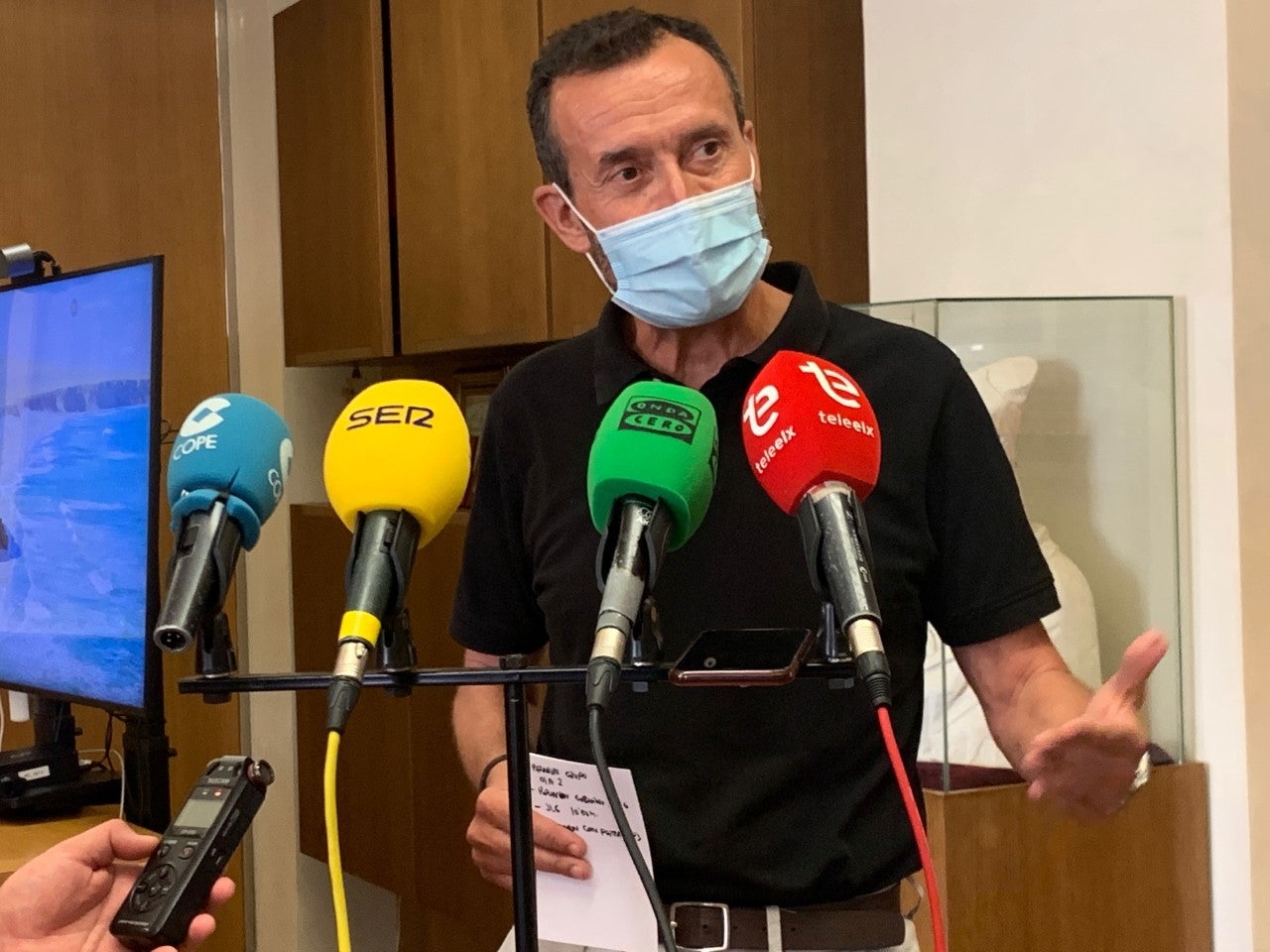 El alcalde de Elche descarta crear la comisión de investigación que pide el PP para aclarar la polémica en torno a las exhumaciones El alcalde de Elche descarta crear la comisión de investigación que pide el PP para aclarar la polémica en torno a las exhumaciones