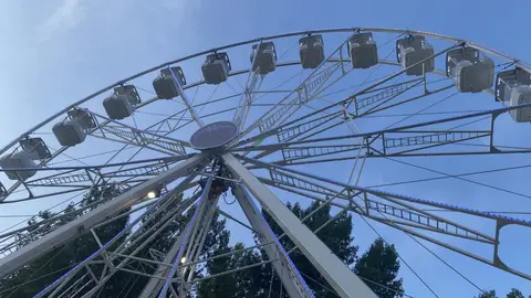 La noria, una de las atracciones en el recinto ferial La noria, una de las atracciones en el recinto ferial