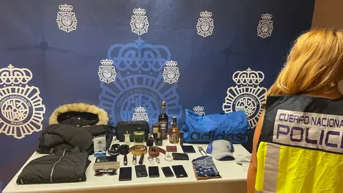 Efectos intervenidos a los detenidos en Elche. Efectos intervenidos a los detenidos en Elche.
