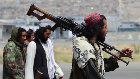 Un grupo de talibanes armados