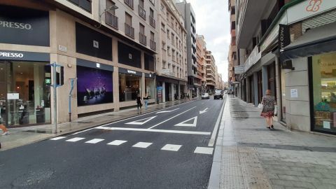 La calle Reyes Católicos, abierta al tráfico La calle Reyes Católicos, abierta al tráfico
