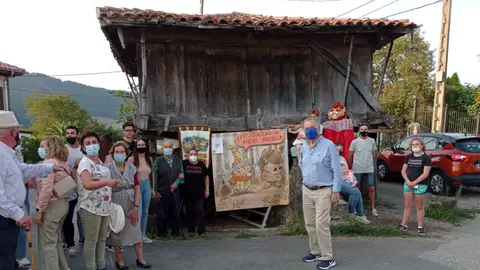 Los vecinos de Areñes presentando su candidatura Los vecinos de Areñes presentando su candidatura