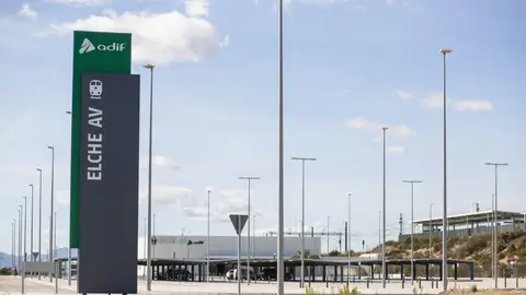 Acceso a la estación del AVE de Elche. Acceso a la estación del AVE de Elche.