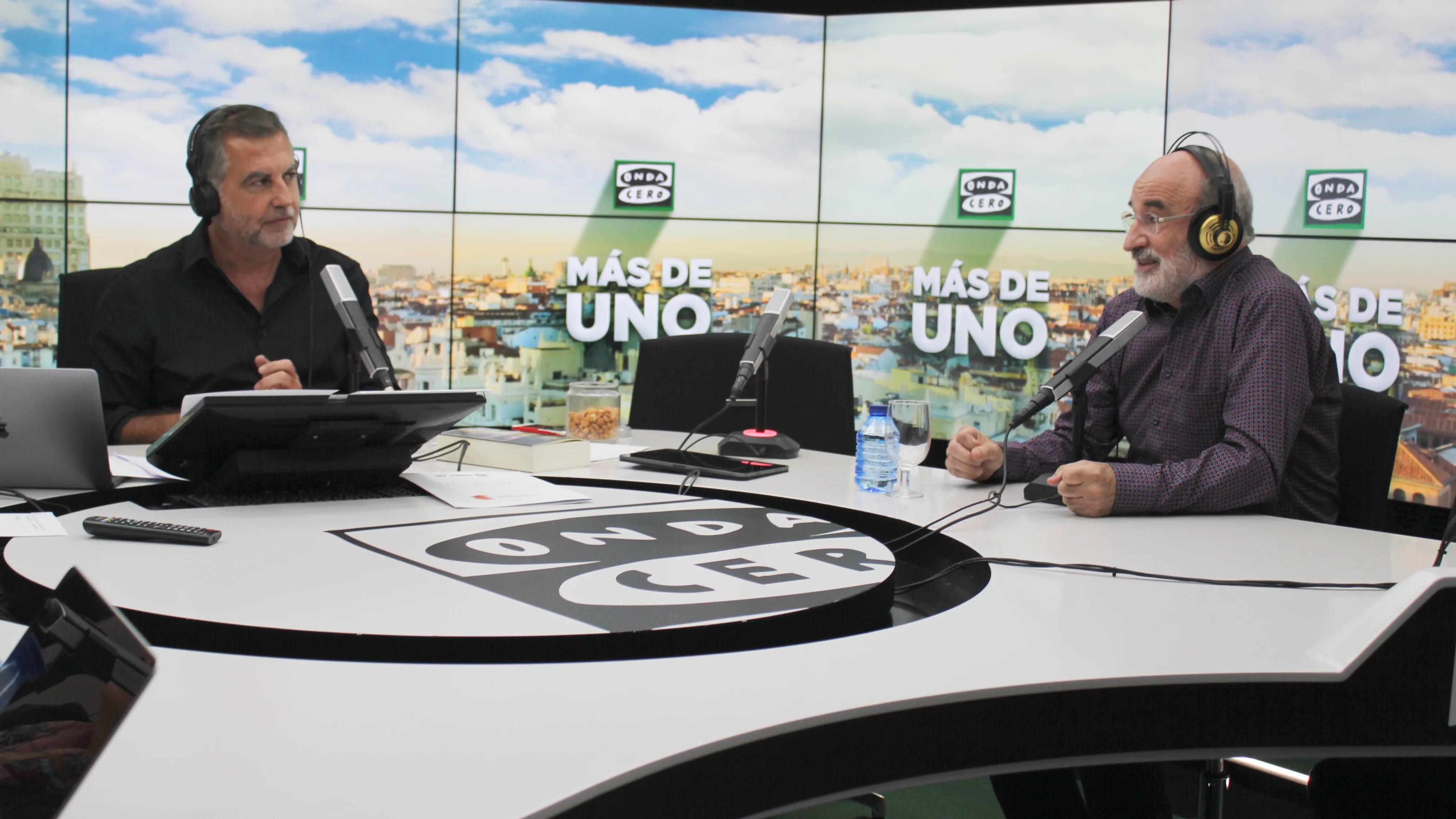Fernando Aramburu con Carlos Alsina 