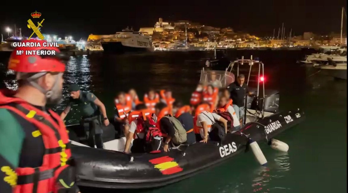 El rescate de los GEAS a los tripulantes del ferry accidentado en Imágenes El rescate de los GEAS a los tripulantes del ferry accidentado en Imágenes