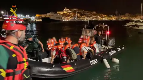 Rescate de los GEAS a los ocupantes del ferry accidentado en Ibiza Rescate de los GEAS a los ocupantes del ferry accidentado en Ibiza