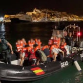 Rescate de los GEAS a los ocupantes del ferry accidentado en Ibiza