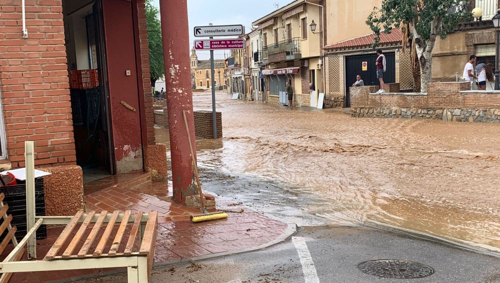 Imágenes de las calles de Guadamur inundadas por el paso de la DANA