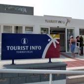 El total de visitantes atendidos durante este verano ha sido de 6.006 (2.579 en julio y 3.427 en agosto) 