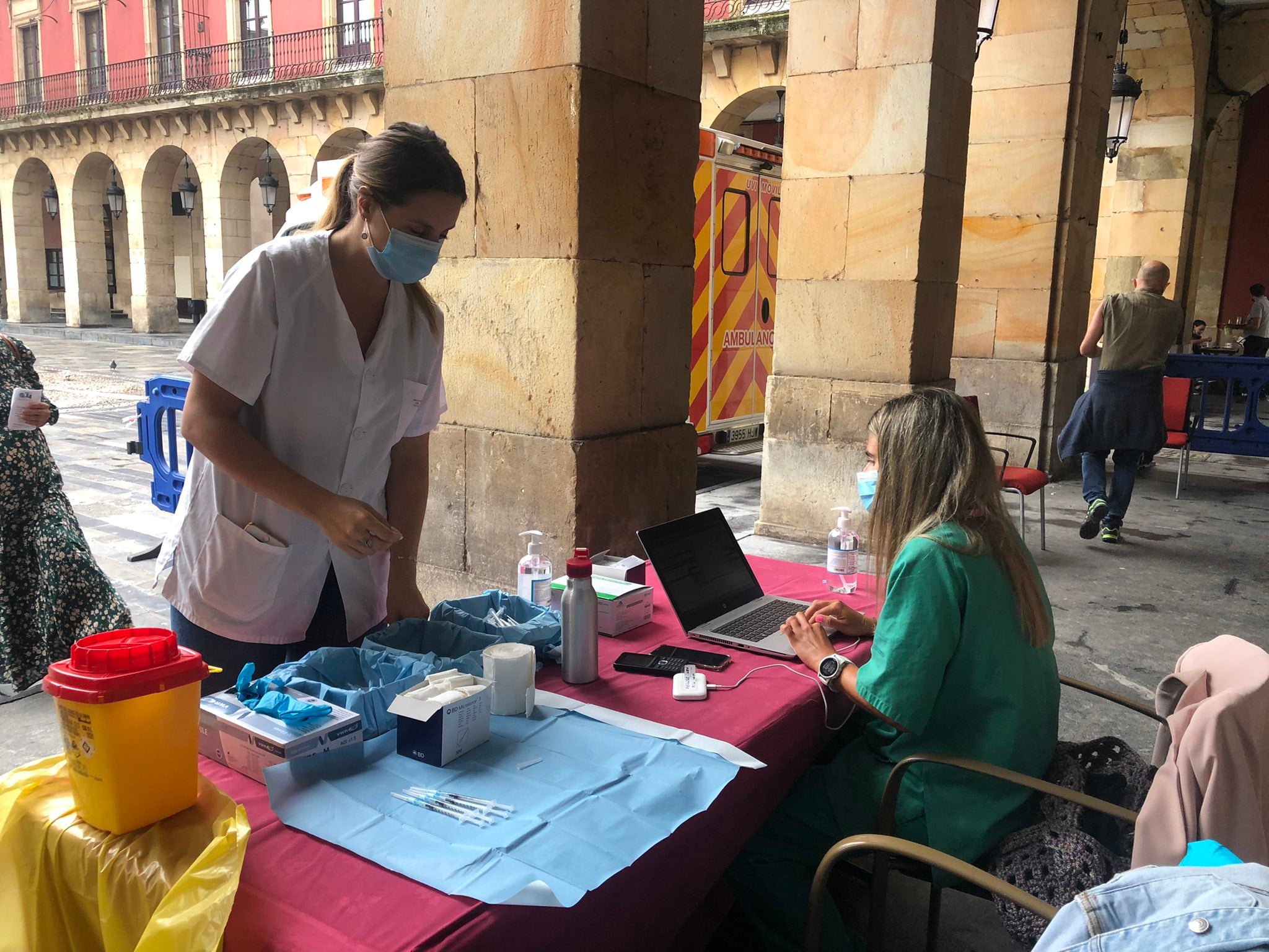 "Desde primera hora de la mañana no hemos parado de vacunar" "Desde primera hora de la mañana no hemos parado de vacunar"