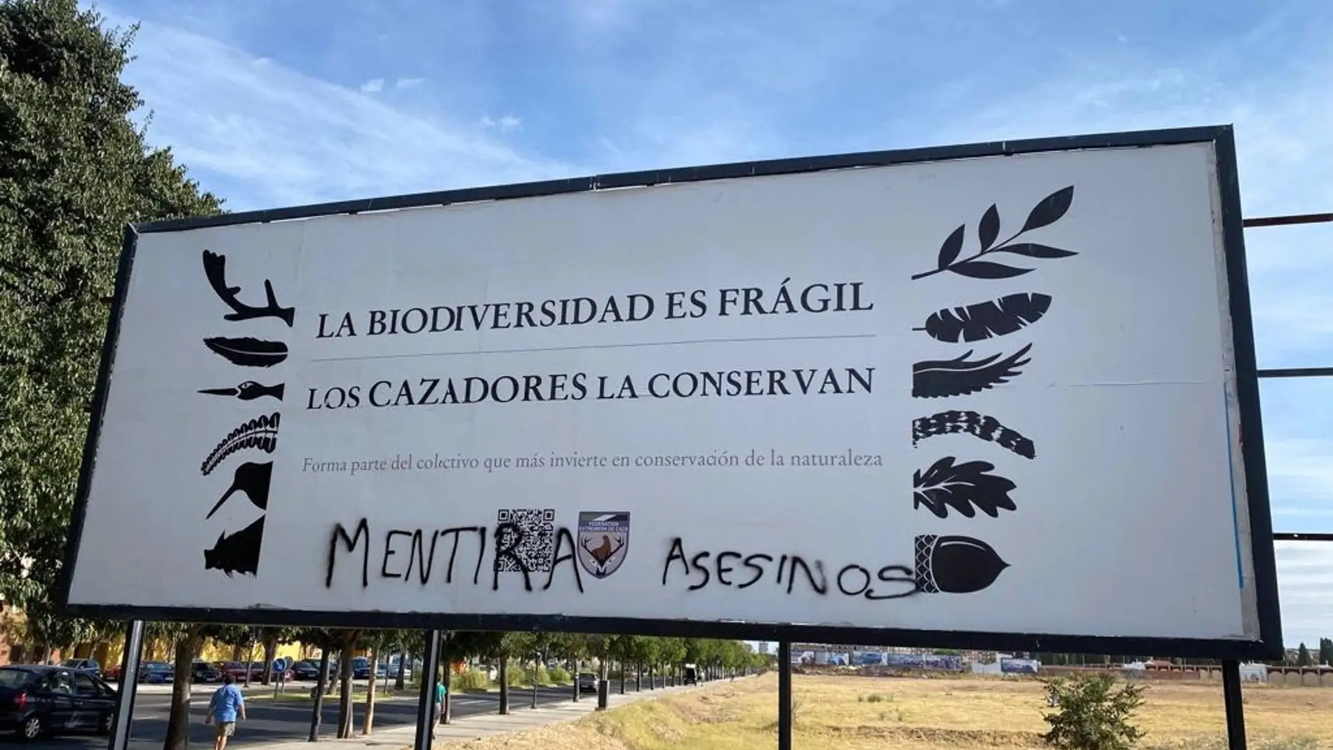 Fedexcaza traslada a la Policía Nacional unas pintadas aparecidas en Badajoz que tachan a los cazadores de "asesinos"