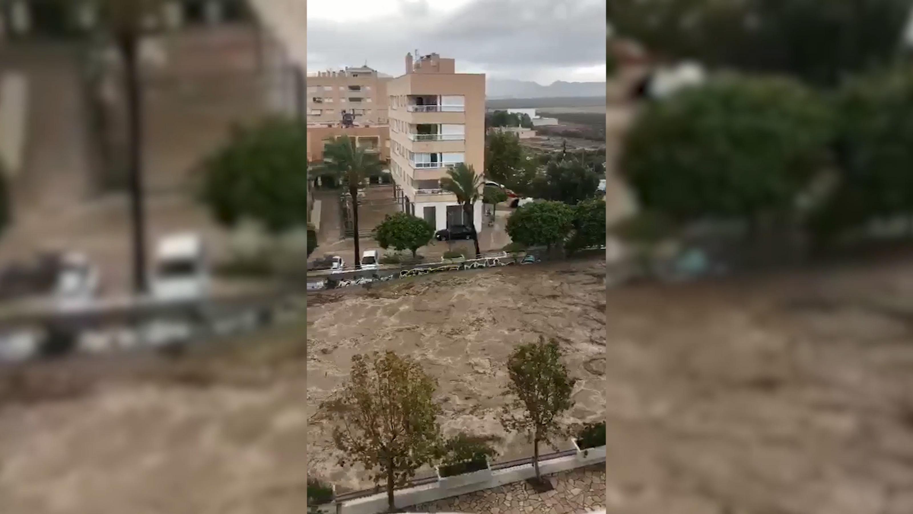 Las calles y carreteras de Águilas (Murcia) se inundan con el paso de la DANA Las calles y carreteras de Águilas (Murcia) se inundan con el paso de la DANA