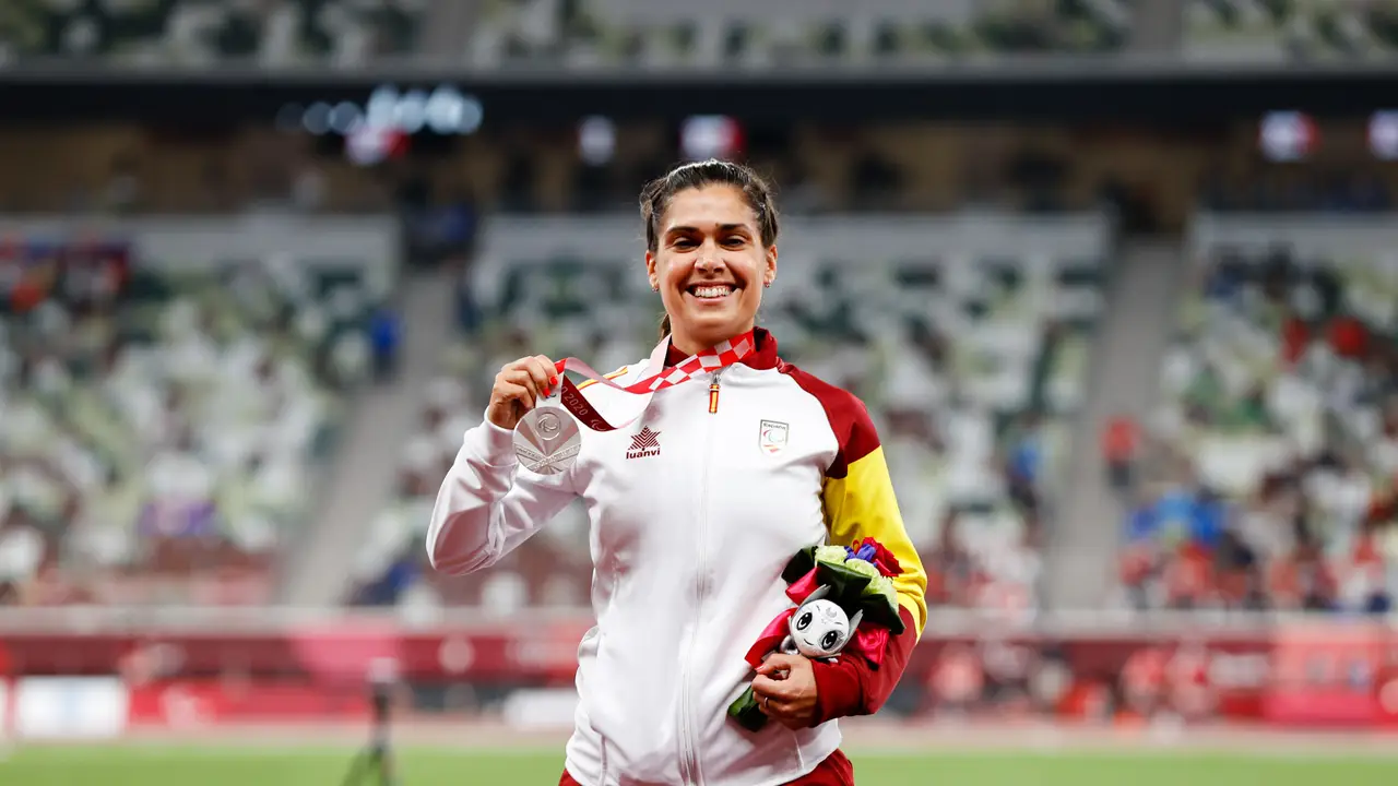 Míriam Martínez con su medalla de plata en el estadio Olímpico de Tokio Míriam Martínez con su medalla de plata en el estadio Olímpico de Tokio