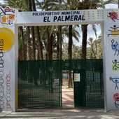 La concejala de deportes de Orihuela estrena nueva señalética e iluminación en El Polideportivo Municipal La concejala de deportes de Orihuela estrena nueva señalética e iluminación en El Polideportivo Municipal